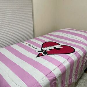 Disney Minnie Mouse Heart Comforter in Pink and White Twin size